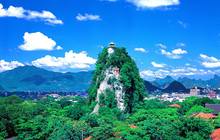 ĐỒI ĐỘC TÚ – NGỌN NÚI ĐỨNG MỘT MÌNH GIỮA TRUNG TÂM THÀNH PHỐ