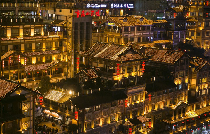 HỒNG NHAI ĐỘNG – PHỐ CỔ TREO ĐÈN RỰC RỠ BÊN DÒNG SÔNG GIA LĂNG