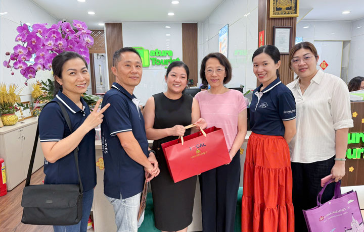 NATURE TOURIST VINH DỰ ĐƯỢC ĐÓN TIẾP ĐẠI DIỆN CHINA AIRLINES GHÉ THĂM VĂN PHÒNG