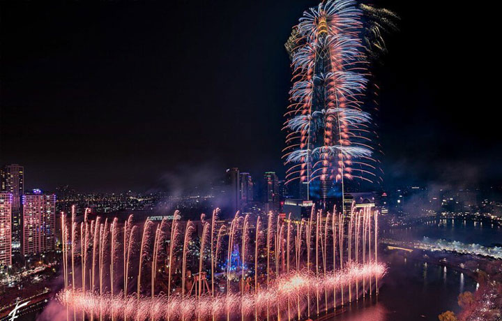 HÀN QUỐC – NĂM MỚI Ở SEOUL: NGƯỜI TRẺ ĐI COUNTDOWN, NGƯỜI LỚN LẠI CHỌN BÌNH MINH ĐẦU TIÊN ĐỂ CẦU MAY