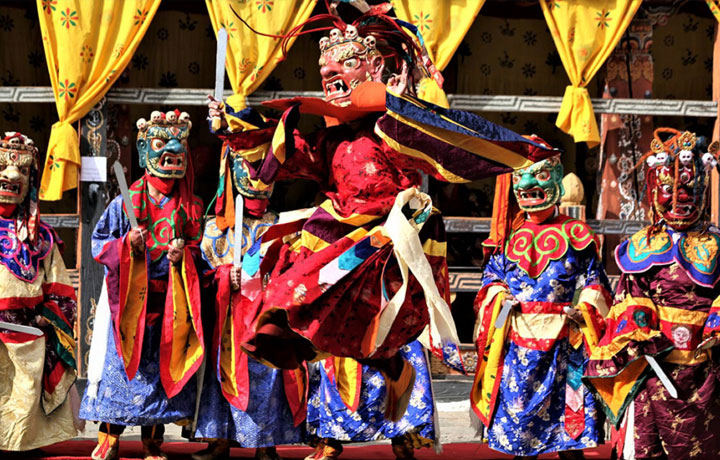 VĂN HÓA VÀ PHONG TỤC TÂY TẠNG - HÀNH TRÌNH TÌM HIỂU ĐỜI SỐNG BẢN ĐỊA