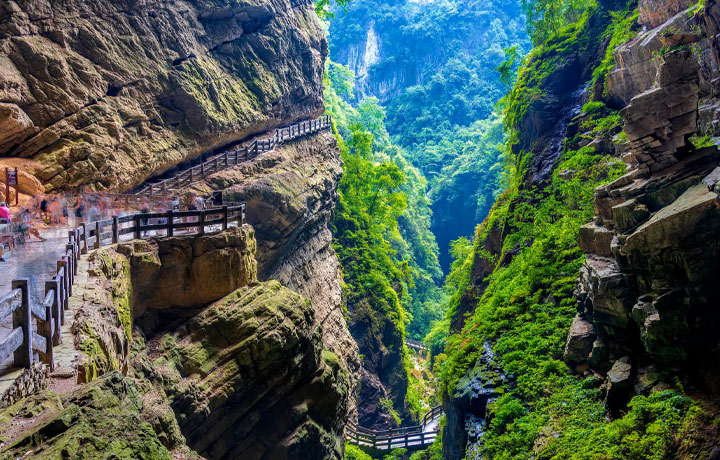 VŨ LONG – KỲ QUAN ĐỊA CHẤT HÙNG VĨ CỦA TRÙNG KHÁNH