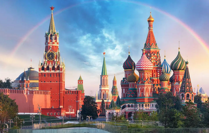 NGA – QUẢNG TRƯỜNG ĐỎ LUNG LINH, TUYẾT RƠI VÀ PHÁO HOA PHỦ KÍN MOSCOW