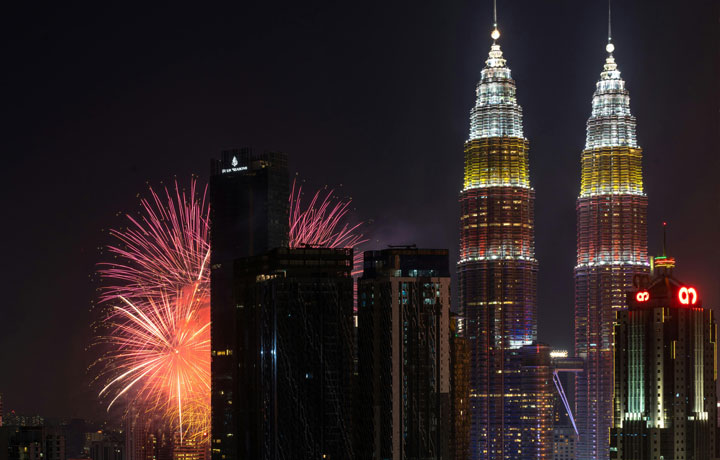 ĐIỂM ĐẾN PHÁO HOA LỚN NHẤT ĐÔNG NAM Á: CẨM NANG TRẢI NGHIỆM TÒA THÁP ĐÔI PETRONAS BỪNG SÁNG RỰC RỠ
