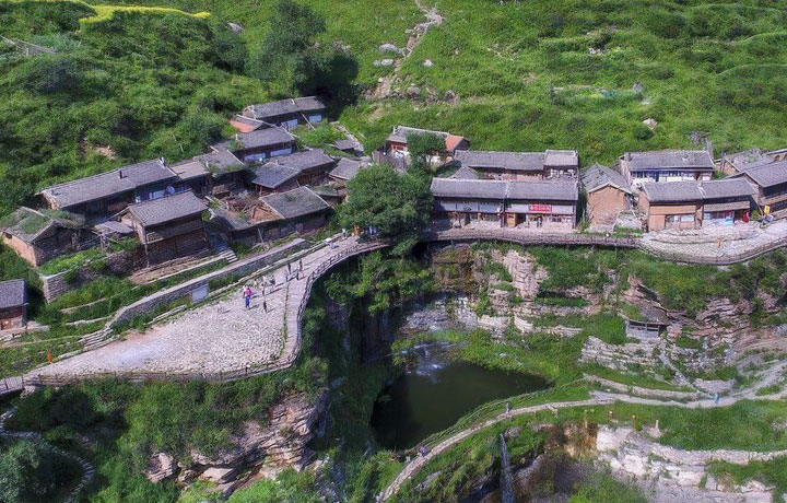 LÀNG TREO NINH VŨ – NGÔI LÀNG TREO HUYỀN THOẠI TRÊN VÁCH NÚI