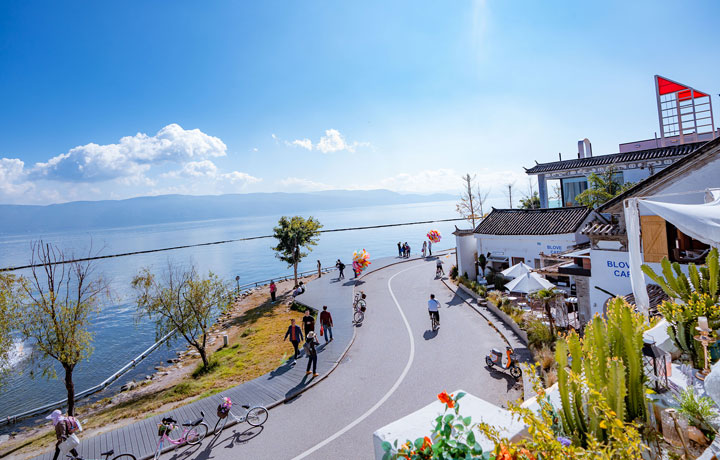 ĐẠI LÝ – THÀNH PHỐ CỦA MÂY TRẮNG, BIỂN HỒ ERHAI VÀ NHỮNG TẤM HÌNH COUPLE ĐẸP NHƯ POSTER