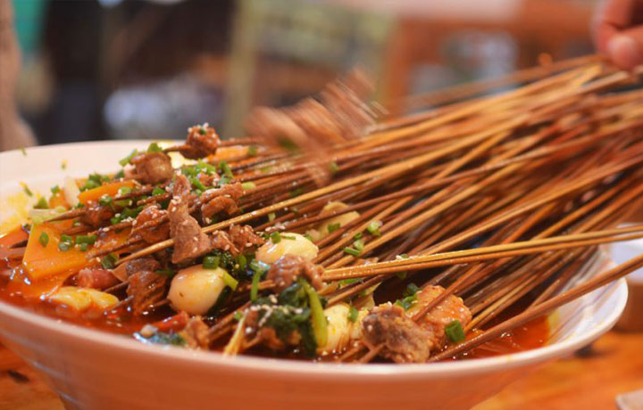 ẨM THỰC THÀNH ĐÔ: LẨU CAY TÊ NUMBING VÀ NHỮNG MÓN NHẤT ĐỊNH PHẢI THỬ