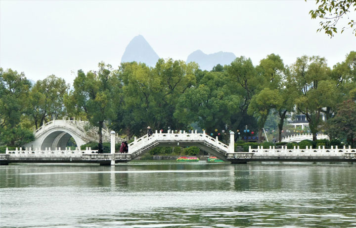 HỒ DUNG SAM – HỒ NƯỚC NỔI TIẾNG GẮN VỚI THI TỪ CỔ TRUNG HOA