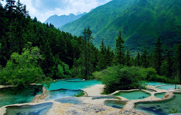 THUNG LŨNG HOÀNG LONG – DẢI HỒ BẬC THANG XANH NGỌC ĐẸP NHƯ CỔ TÍCH