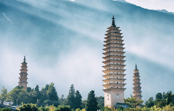 ĐẠI LÝ – THÀNH PHỐ BÊN HỒ NHĨ HẢI VÀ NÚI NON HÙNG VĨ