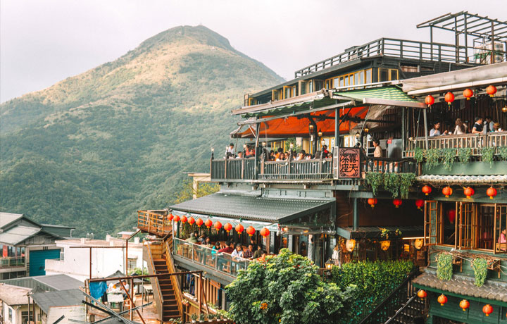 TRẢI NGHIỆM CHỢ ĐÊM JIUFEN – KHUNG CẢNH CỔ KÍNH BƯỚC RA TỪ PHIM STUDIO GHIBLI