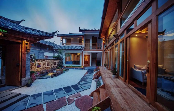 TRẢI NGHIỆM HOMESTAY VÀ NHÀ KHÁCH BẢN ĐỊA Ở LỆ GIANG – SHANGRILA: TẠI SAO AI ĐI CŨNG MÊ?