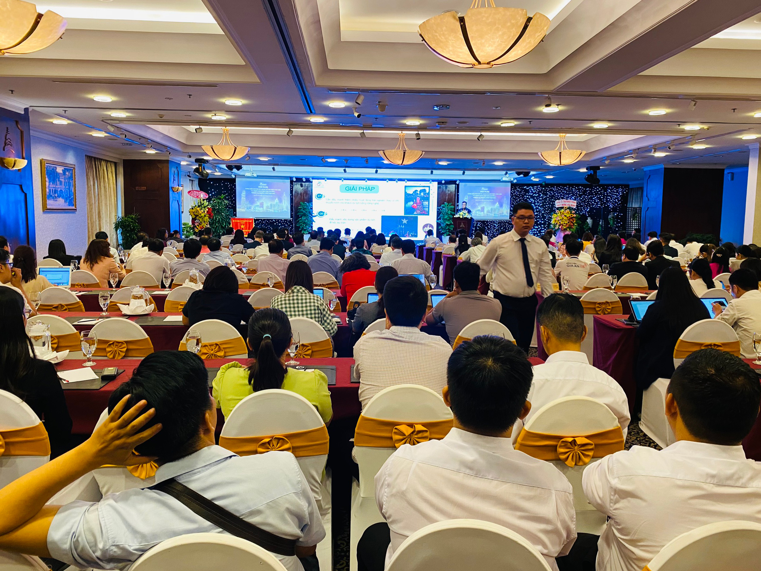 HỘI NGHỊ TỔNG KẾT HOẠT ĐỘNG NGÀNH DU LỊCH THÀNH PHỐ HỒ CHÍ MINH NĂM 2023 VÀ PHƯƠNG HƯỚNG NĂM 2024