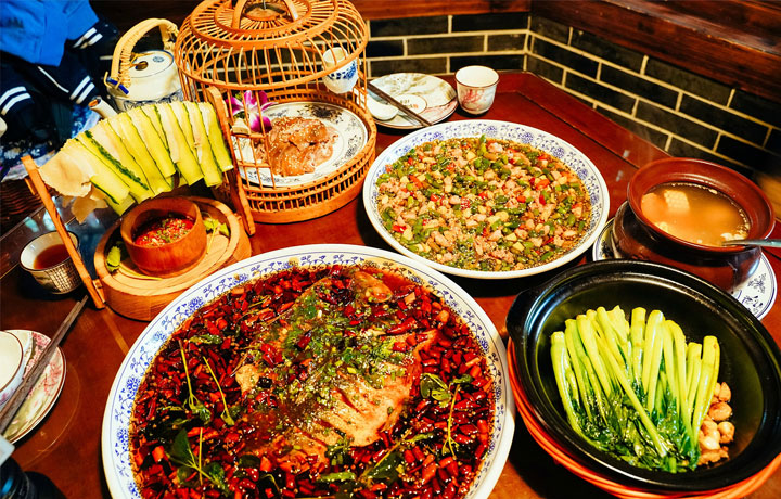 ĐỒ ĂN ĐƯỜNG PHỐ TRÙNG KHÁNH – CAY TÊ, THƠM BÙNG NỔ VÀ CỰC GÂY NGHIỆN