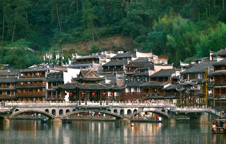 PHƯỢNG HOÀNG CỔ TRẤN - VIÊN NGỌC CỔ KÍNH BÊN DÒNG SÔNG ĐÀ GIANG