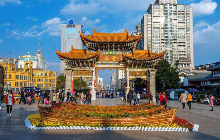 CÔN MINH – THÀNH PHỐ MÙA XUÂN VĨNH CỬU VÀ HÀNH TRÌNH KHÁM PHÁ VẺ ĐẸP THIÊN NHIÊN TINH KHIẾT CỦA VÂN NAM