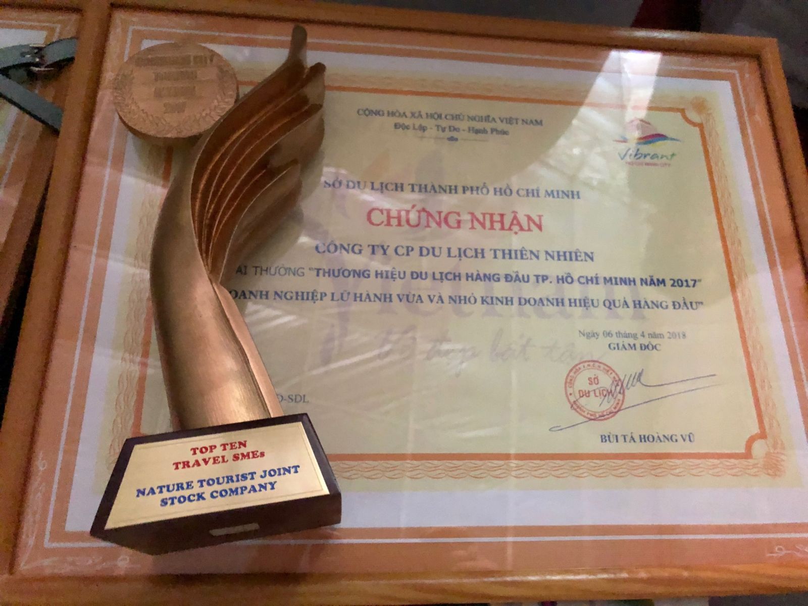 CÔNG TY DU LỊCH THIÊN NHIÊN ĐOẠT GIẢI THƯỞNG TOP 10 SMES