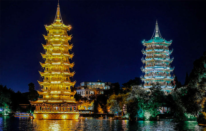 NHẬT NGUYỆT SONG THÁP – BIỂU TƯỢNG ĐÊM QUẾ LÂM GIỮA MẶT HỒ THƠ MỘNG