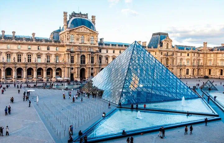 BẢO TÀNG LOUVRE – NƠI HỘI TỤ NGHỆ THUẬT THẾ GIỚI