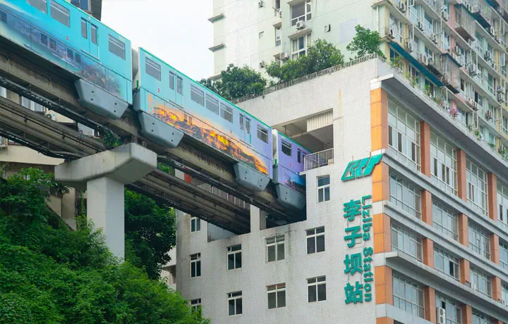 Trùng Khánh – Ga Lý Tử Bá: Nơi Đoàn Tàu "Xuyên Thủng" Tòa Nhà Chọc Trời