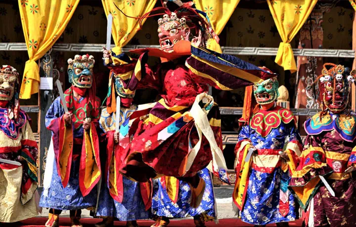 VĂN HÓA VÀ PHONG TỤC TÂY TẠNG - HÀNH TRÌNH TÌM HIỂU ĐỜI SỐNG BẢN ĐỊA