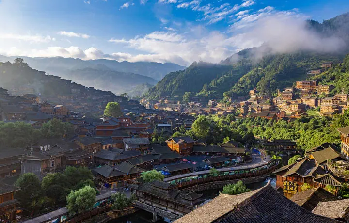 KHÁM PHÁ THÀNH PHỐ RỪNG MƯA - QUÝ DƯƠNG THƠ MỘNG GIỮA CAO NGUYÊN QUÝ CHÂU