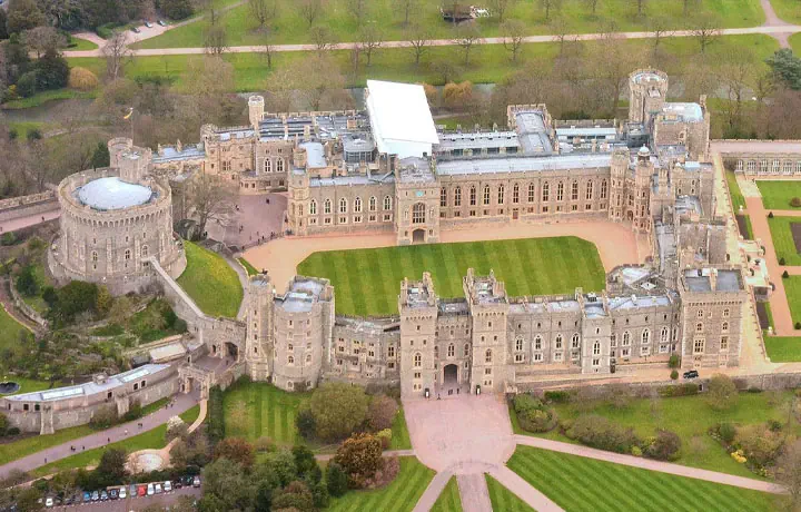 KHÁM PHÁ LÂU ĐÀI WINDSOR – BIỂU TƯỢNG HOÀNG GIA VÀ LỊCH SỬ ANH
