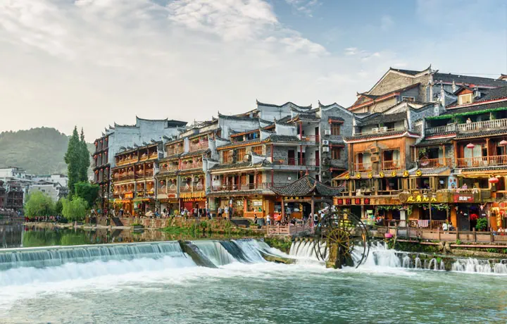 KHÁM PHÁ PHƯỢNG HOÀNG CỔ TRẤN MÙA NÀO ĐẸP NHẤT?