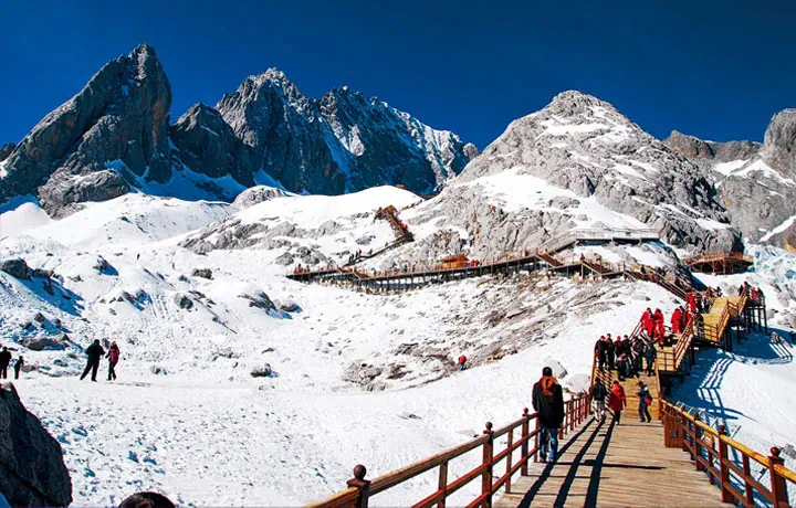 LỆ GIANG – SHANGRILA TẾT 2026: HÀNH TRÌNH SĂN TUYẾT & ĐÓN NĂM MỚI TRÊN ĐẤT TUYẾT TRẮNG