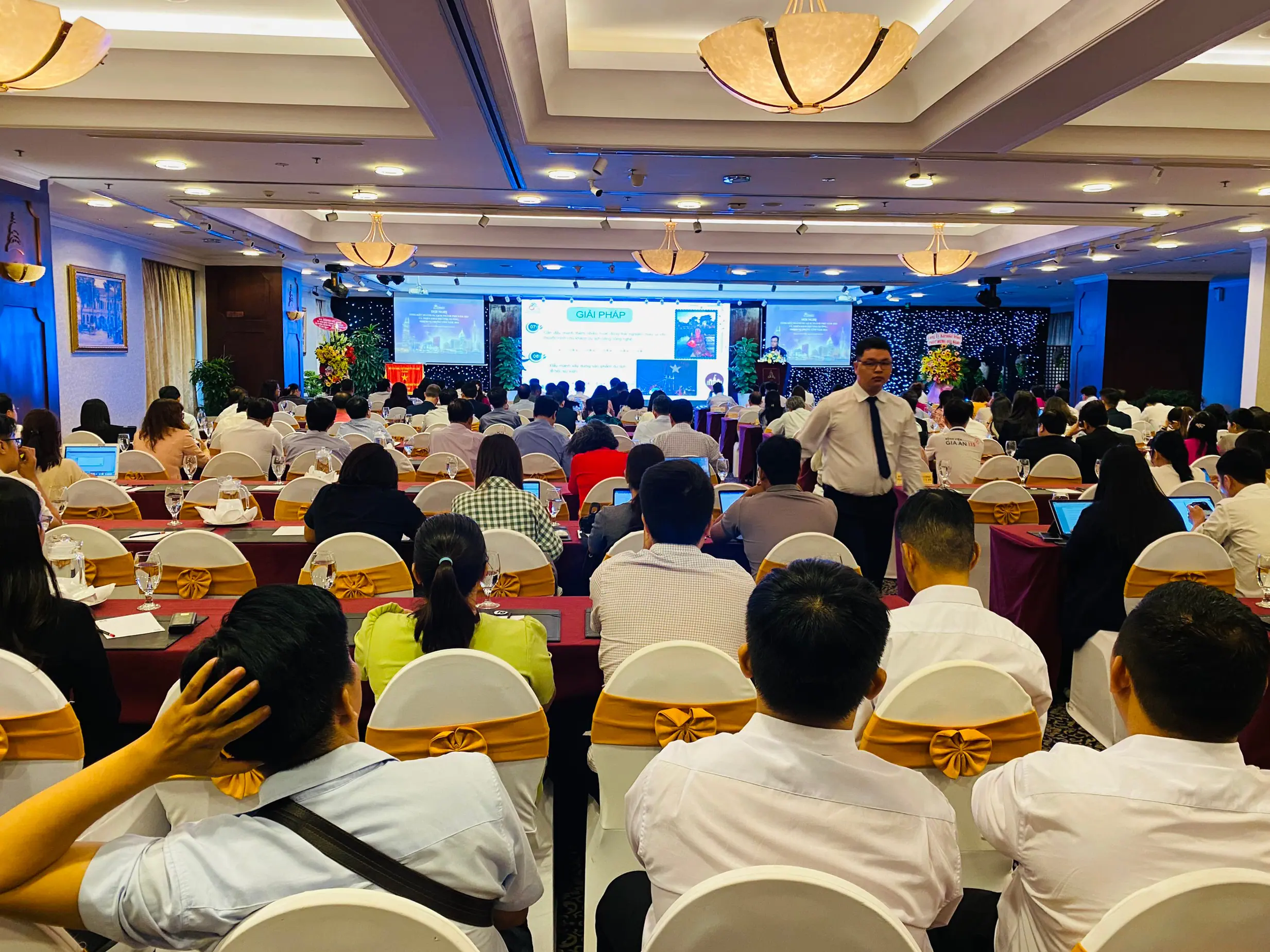 HỘI NGHỊ TỔNG KẾT HOẠT ĐỘNG NGÀNH DU LỊCH THÀNH PHỐ HỒ CHÍ MINH NĂM 2023 VÀ PHƯƠNG HƯỚNG NĂM 2024