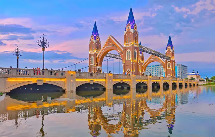 BURQIN – THỊ TRẤN NHỎ BÊN DÒNG SÔNG IRTYSH VÀ HÀNH TRÌNH CHẠM VÀO VẺ ĐẸP HOANG SƠ TÂN CƯƠNG