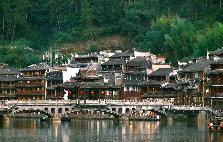 PHƯỢNG HOÀNG CỔ TRẤN - VIÊN NGỌC CỔ KÍNH BÊN DÒNG SÔNG ĐÀ GIANG