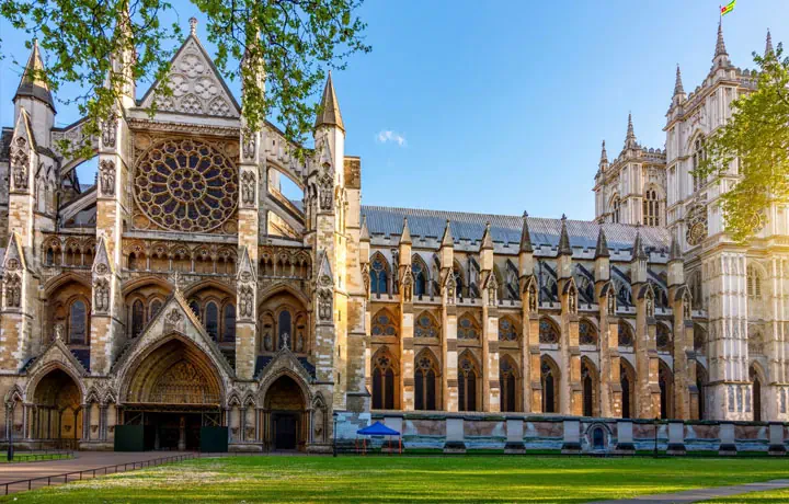 KHÁM PHÁ WESTMINSTER ABBEY – NHÀ THỜ LỊCH SỬ VÀ TRUYỀN THỐNG HOÀNG GIA ANH